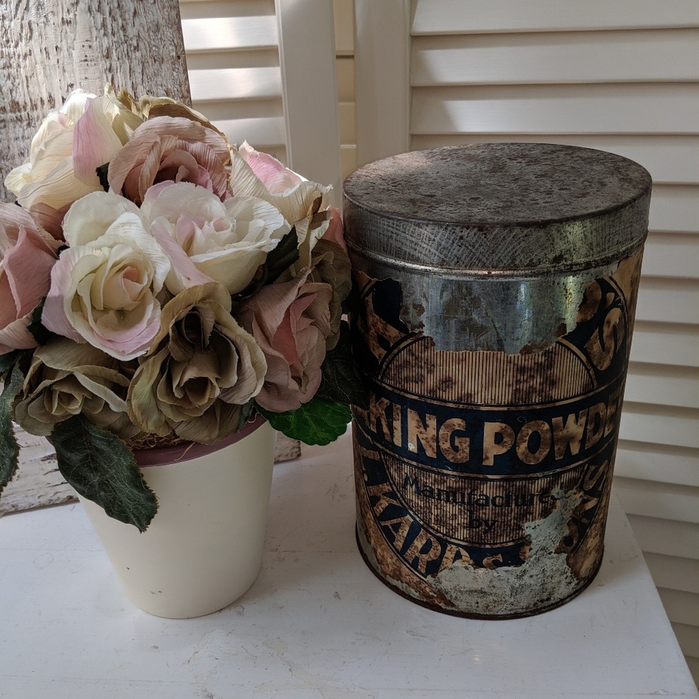 Vintage Flour Tin. Box L